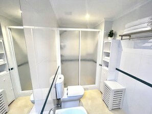 Hair dryer, towels, soap, toilet paper - RELAX APARTMENT (Viveiro)