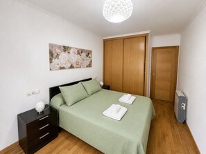 1 Schlafzimmer, Bügeleisen/Bügelbrett, Bettwäsche