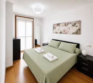1 bedroom, iron/ironing board, bed sheets - RELAX APARTMENT (Viveiro)