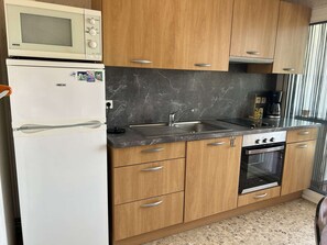 Kühlschrank, Mikrowelle, Ofen