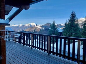 Property grounds - Spacious chalet, 14 people, near slopes, fireplace, terrace, WIFI, parking, Crest-Voland (Crest-Voland)