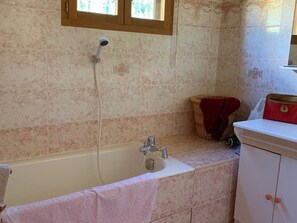 Bathroom - Spacious chalet, 14 people, near slopes, fireplace, terrace, WIFI, parking, Crest-Voland (Crest-Voland)