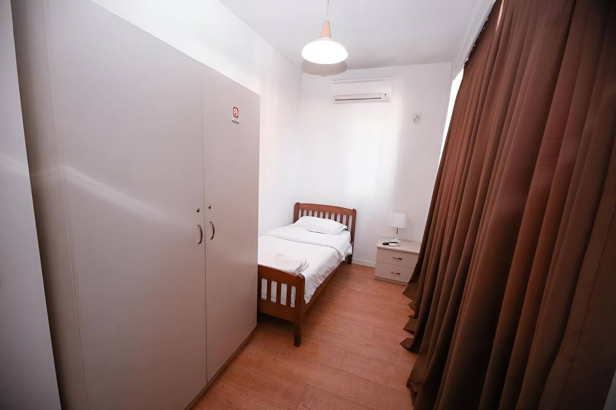 Single Room with Shared Bathroom, 203 | 무료 WiFi, 침대 시트
