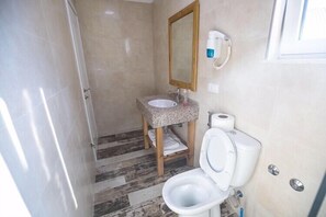 deluxe tripple room 101 ,204 | Bathroom | Rainfall showerhead, hair dryer, slippers, towels - Hotel Sidi (Tirana)