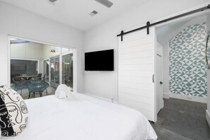 4 soverom, strykejern/-brett, internettilgang og sengetøy