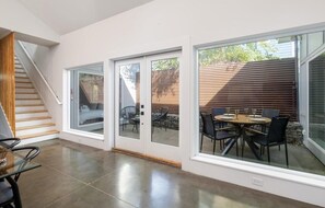 Dining - The Polygon / Park Circle / Pet Friendly (North Charleston)