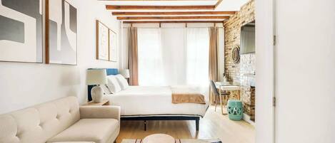 Desk, iron/ironing board, WiFi, bed sheets