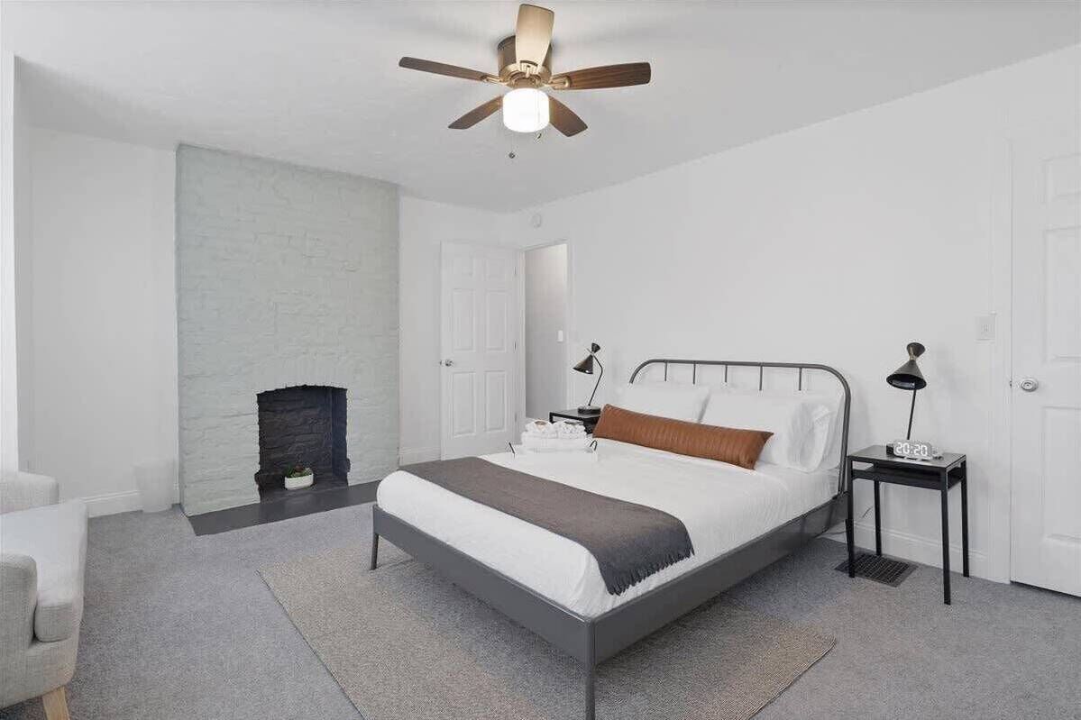 3 Schlafzimmer, Schreibtisch, Bügeleisen/Bügelbrett, WLAN