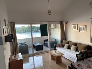 Living area - 🌴 Discover Your Oasis in Blace, Croatia - 2-bed Flat by the Serene Beach! 🌴 (Blace)