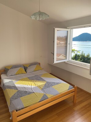 2 bedrooms, iron/ironing board, bed sheets - 🌴 Discover Your Oasis in Blace, Croatia - 2-bed Flat by the Serene Beach! 🌴 (Blace)