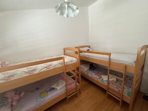 2 chambres, fer et planche Ă repasser, draps fournis