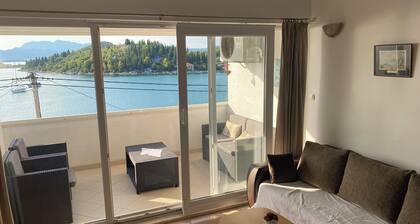 🌴 Discover Your Oasis in Blace, Croatia - 2-bed Flat by the Serene Beach! 🌴