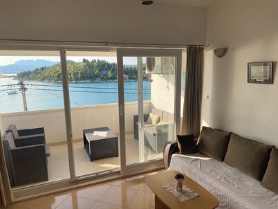 🌴 Discover Your Oasis in Blace, Croatia - 2-bed Flat by the Serene Beach! 🌴