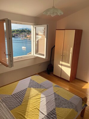 2 bedrooms, iron/ironing board, bed sheets