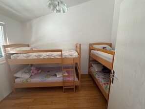 2 bedrooms, iron/ironing board, bed sheets