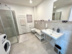 Hair dryer, towels, soap, toilet paper - Comfort vacation apartment "Grön Quarteer III" in a climatic health resort near the North Sea (Schortens)