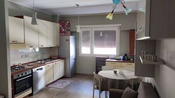 Refrigerador, horno, parrilla de estufa y lavavajillas