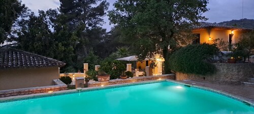 Beautiful villa with adjoining house with fantastic garden, pool, whirlpool, bar