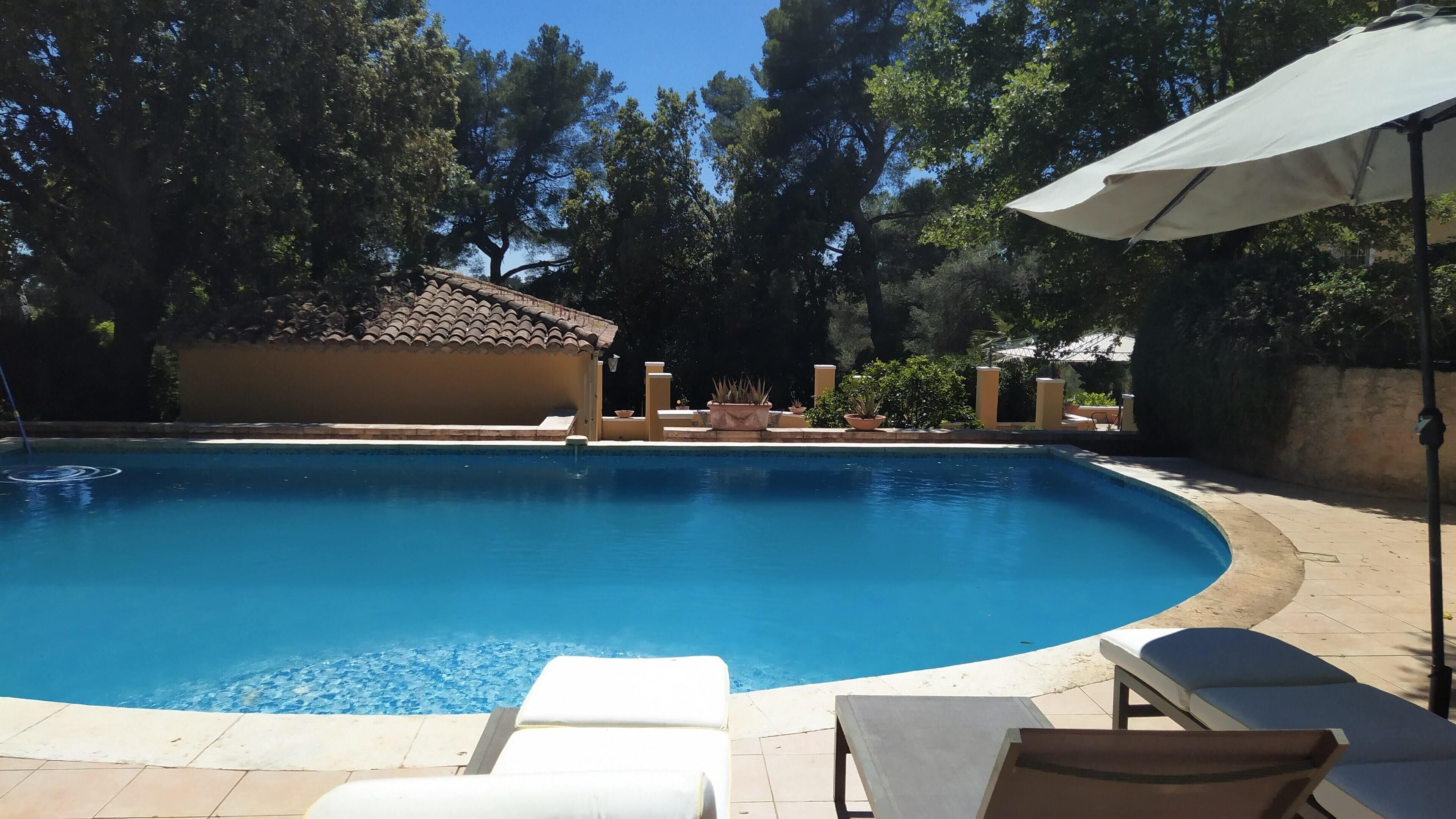 Poolhaus aus Poolküchensicht