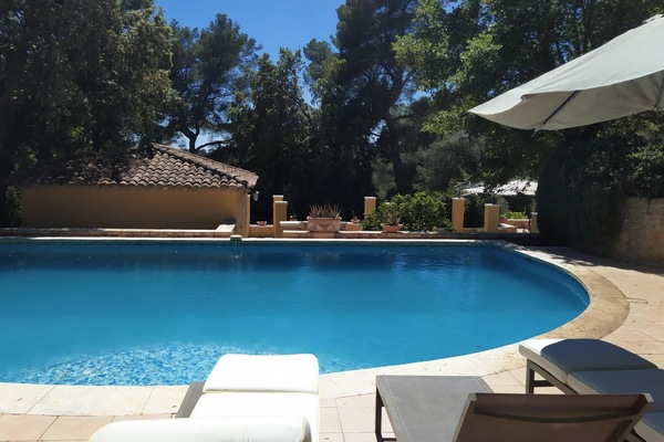 Poolhaus aus Poolküchensicht