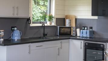 雪櫃、微波爐、焗爐、洗碗機