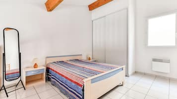 2 bedrooms, iron/ironing board, free WiFi