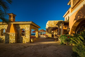Terrace/patio - Stunning 7BR Luxury Villa (Palmilla)