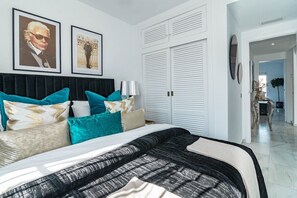 2 bedrooms, iron/ironing board, WiFi