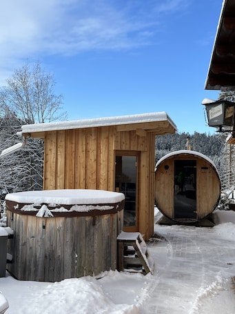 Exterior. Vacation home Wernesgrün in the Vogtland on the edge of the forest, modern furnishings with sauna