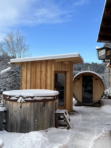 Vacation home Wernesgrün in the Vogtland on the edge of the forest, modern furnishings with sauna