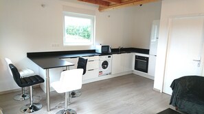 Frigorifero, microonde, forno, piano cottura