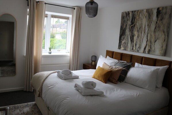 3 chambres, fer et planche à repasser, Wi-Fi, draps fournis