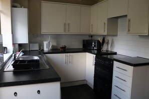 Batterie de cuisine, vaisselle et ustensiles