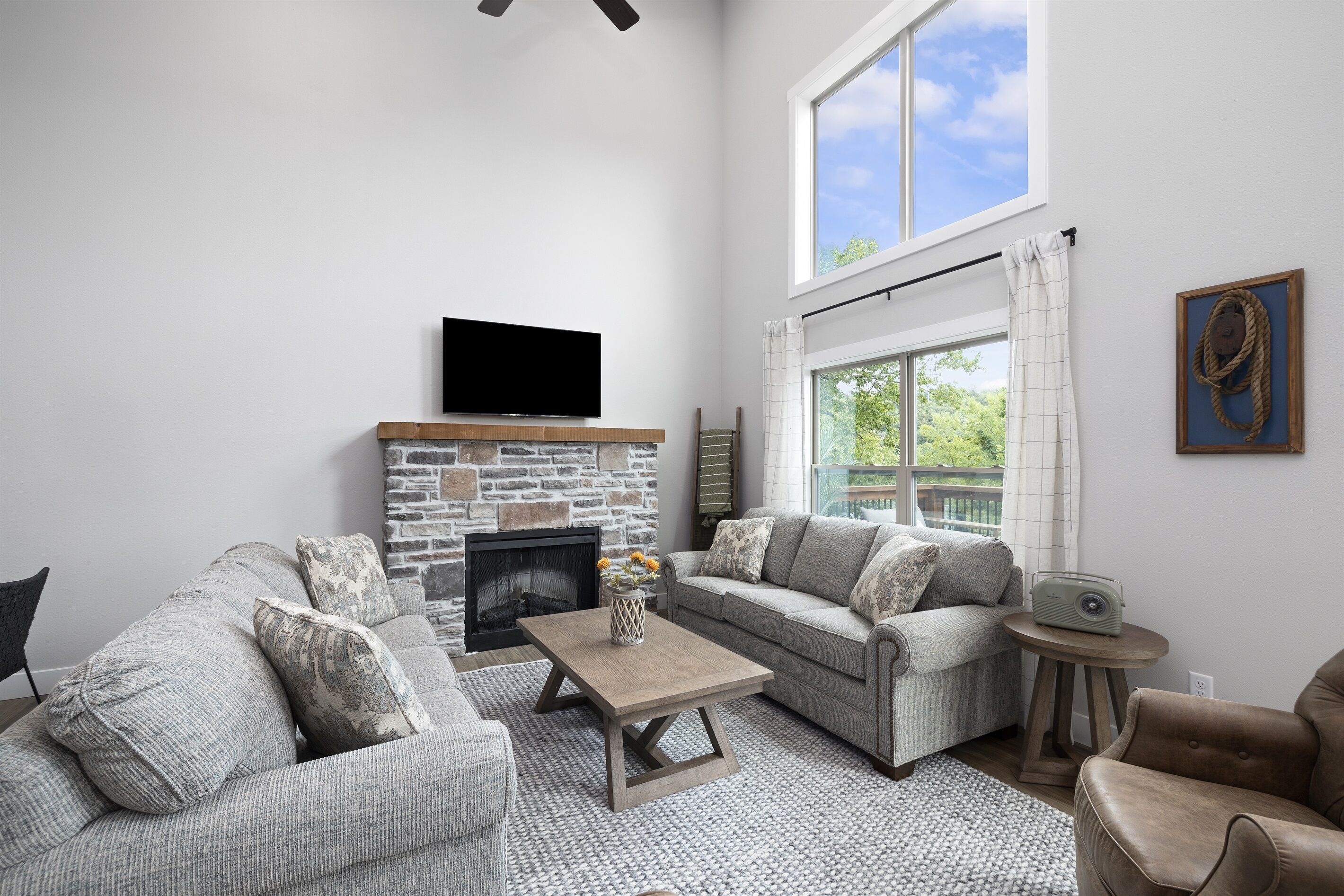 Smart TV, fireplace, table tennis