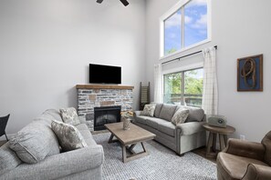 Smart TV, fireplace, table tennis