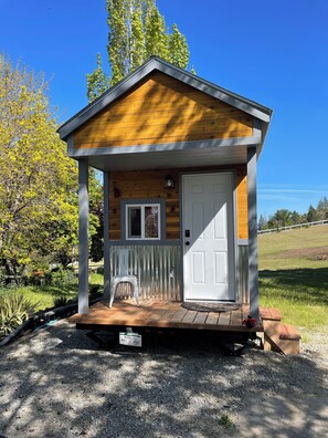 Exterior - Tiny Living at its Finest… 🐞 (Central Point)