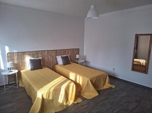 3 bedrooms, WiFi, bed sheets - Morgado Guesthouse (Ervedal)