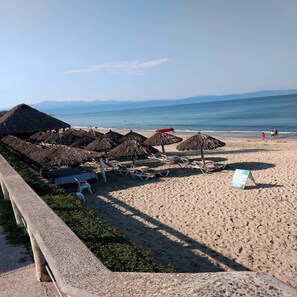Sun-loungers, beach towels - Habitación Hotel Samba Vallarta a pie de Playa (México)