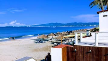 Sillas reclinables de playa, toallas de playa