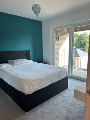 1 habitación, escritorio, tabla de planchar con plancha y wifi gratis