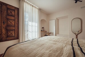 1 bedroom, desk, free WiFi, bed sheets