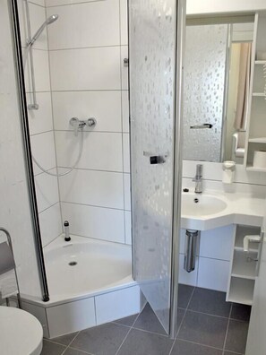 Triple Room | Bathroom - Motel de Winter (Castrop-Rauxel)