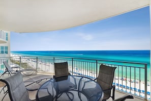 Outdoor dining - Aqua 802 Oceanfront/Hi+Clean Standard/Wifi/Beach Chairs (Panama City Beach)