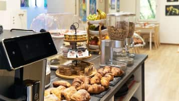 Desayuno buffet (EUR 12 por persona)