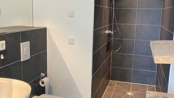 Dusche, Handtücher, Seife, Toilettenpapier