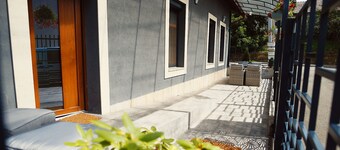 Very cozy one bedroom apartment for a family of 4-6.  1 minute walk to Salt mine