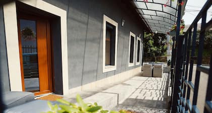 Very cozy one bedroom apartment for a family of 4-6. 1 minute walk to Salt mine