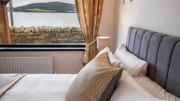 Blackout curtains, travel cot, free WiFi, bed sheets