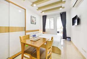 Basic-Zimmer, 1 Queen-Bett, Stadtblick, Turm | Schreibtisch, kostenloses WLAN