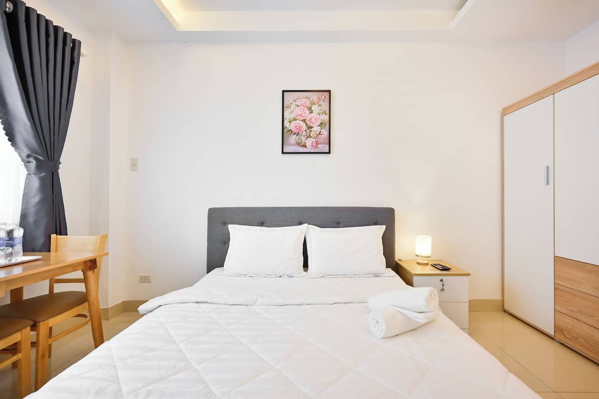 Habitación doble económica, 1 cama Queen size | Escritorio y wifi gratis